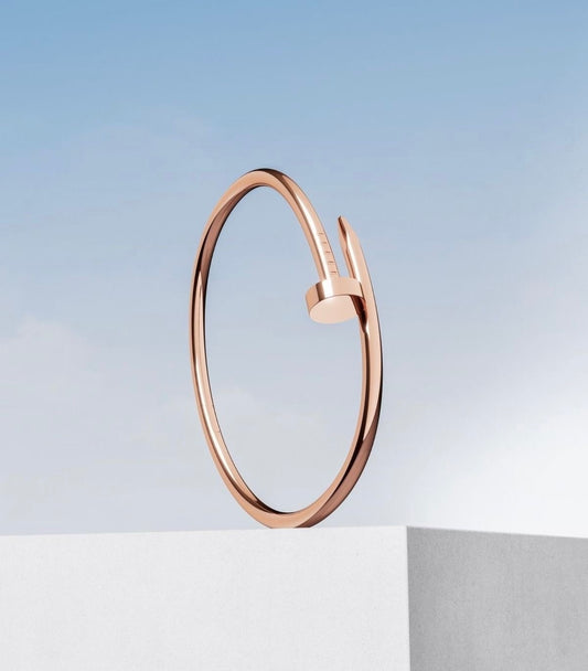 Nail bracelet gold